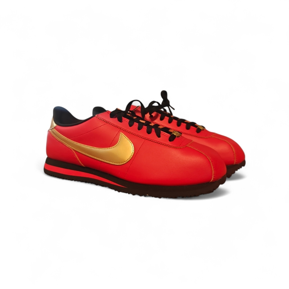 NIKES - Picture 2 of 4